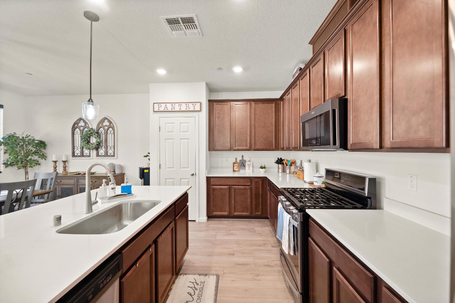 Detail Gallery Image 15 of 55 For 257 Bywell Bridge Cir, Sacramento,  CA 95823 - 3 Beds | 2/1 Baths