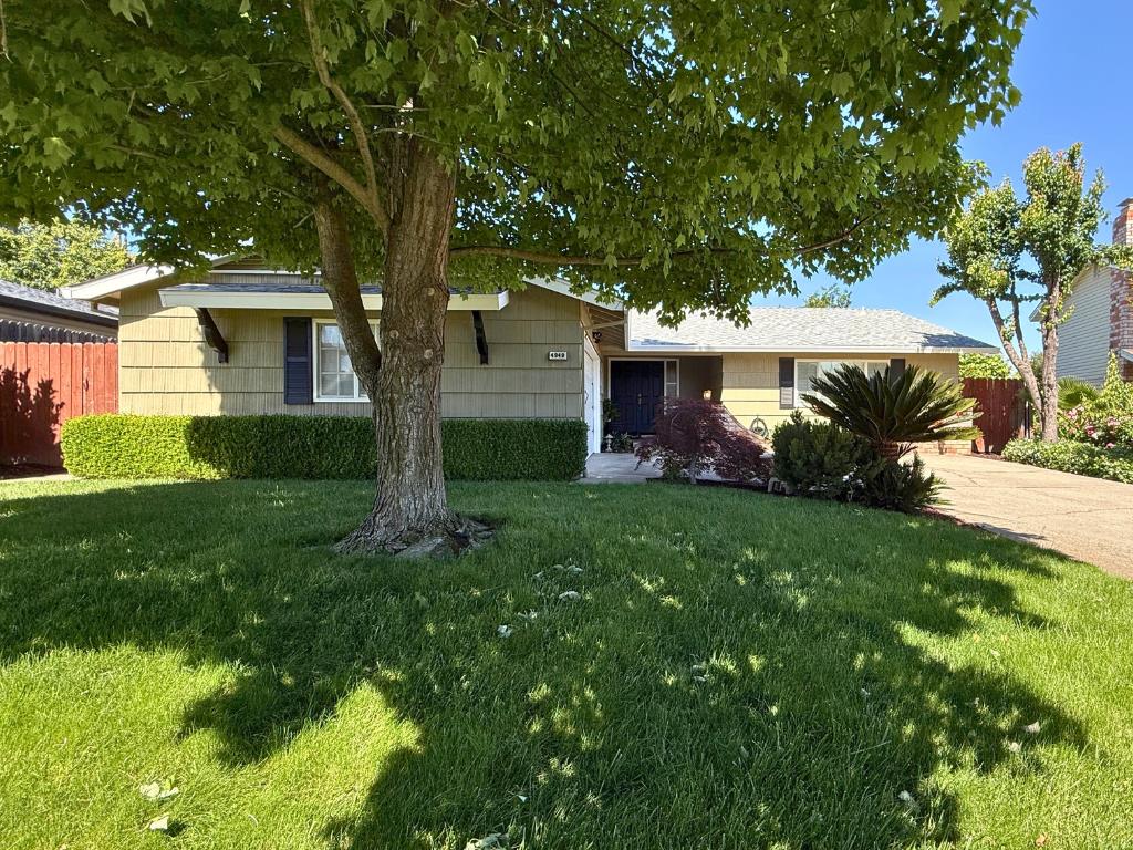 Detail Gallery Image 2 of 38 For 4949 Hillridge Way, Fair Oaks,  CA 95628 - 3 Beds | 2 Baths