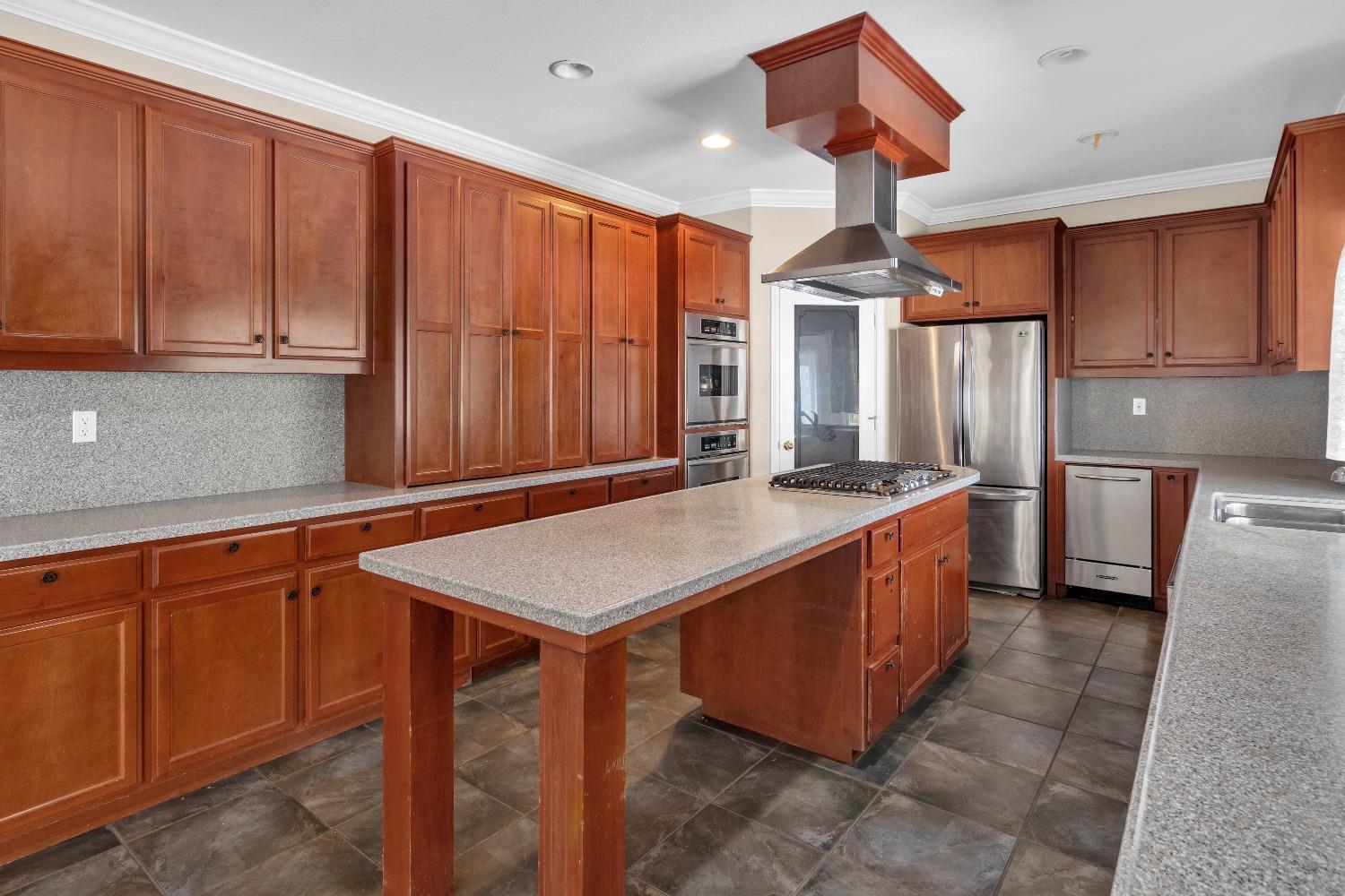 Detail Gallery Image 27 of 49 For 3510 Iron Canyon Cir, Stockton,  CA 95209 - 5 Beds | 3 Baths