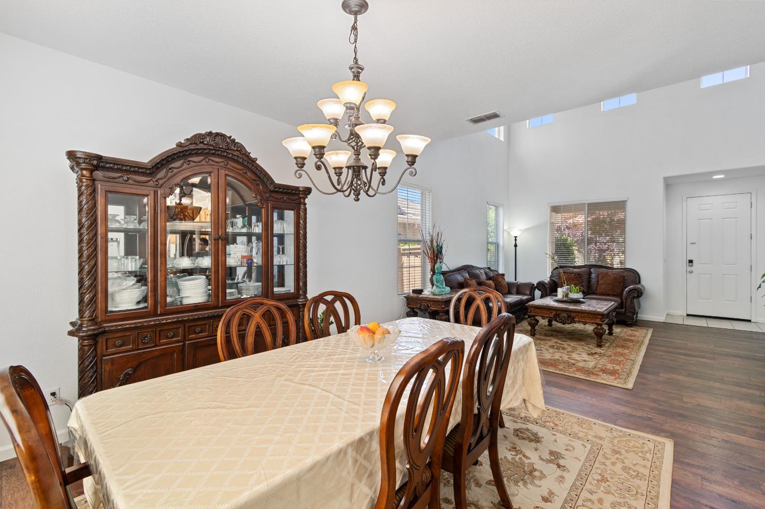 Detail Gallery Image 8 of 42 For 1045 Callander Way, Folsom,  CA 95630 - 4 Beds | 2/1 Baths