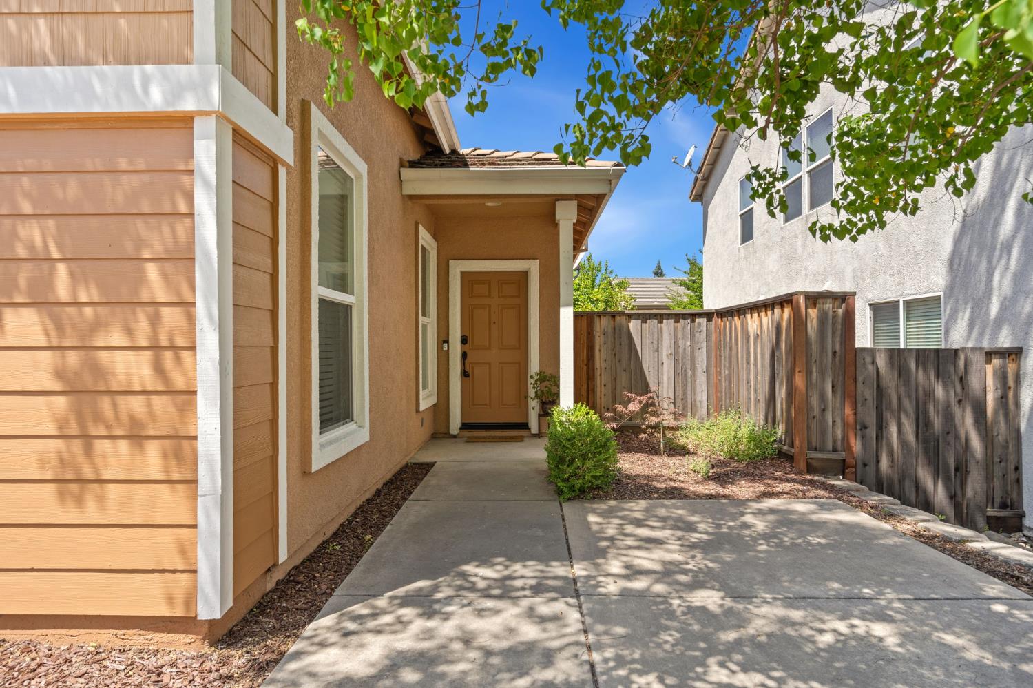 Detail Gallery Image 3 of 23 For 6530 Mystery Mountain Way, Rocklin,  CA 95765 - 3 Beds | 2 Baths