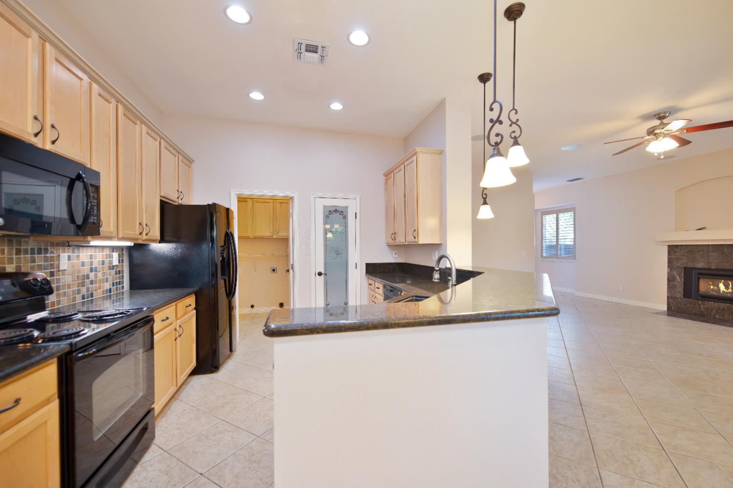 Detail Gallery Image 21 of 44 For 12040 Gold Arbor Ln, Gold River,  CA 95670 - 3 Beds | 2 Baths