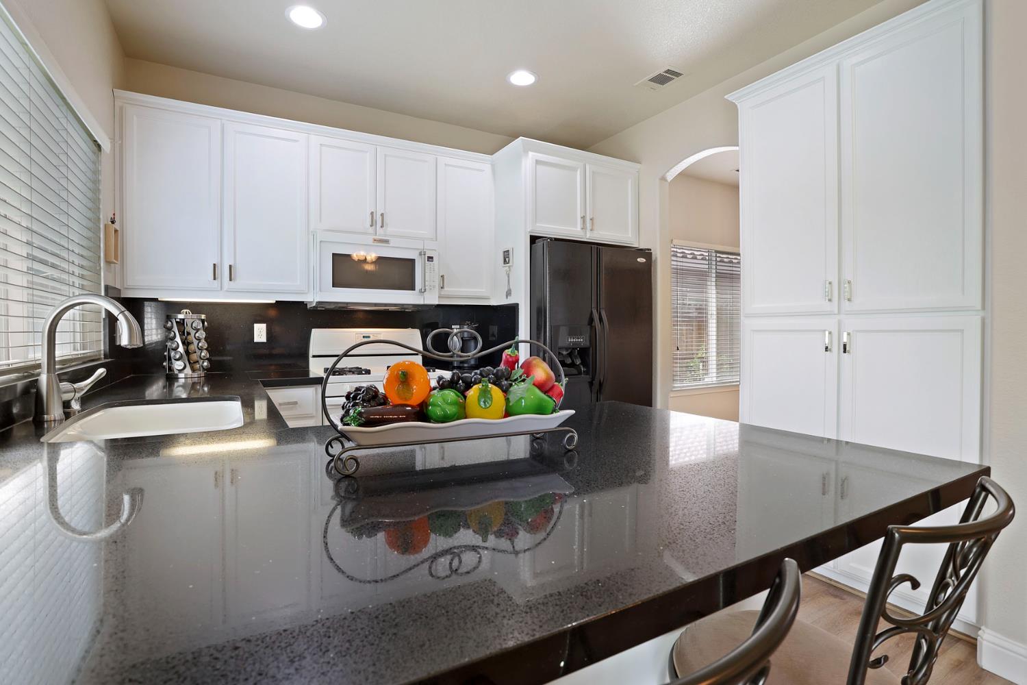 Detail Gallery Image 14 of 41 For 1930 Crystalwood Ln, Lodi,  CA 95242 - 3 Beds | 2 Baths