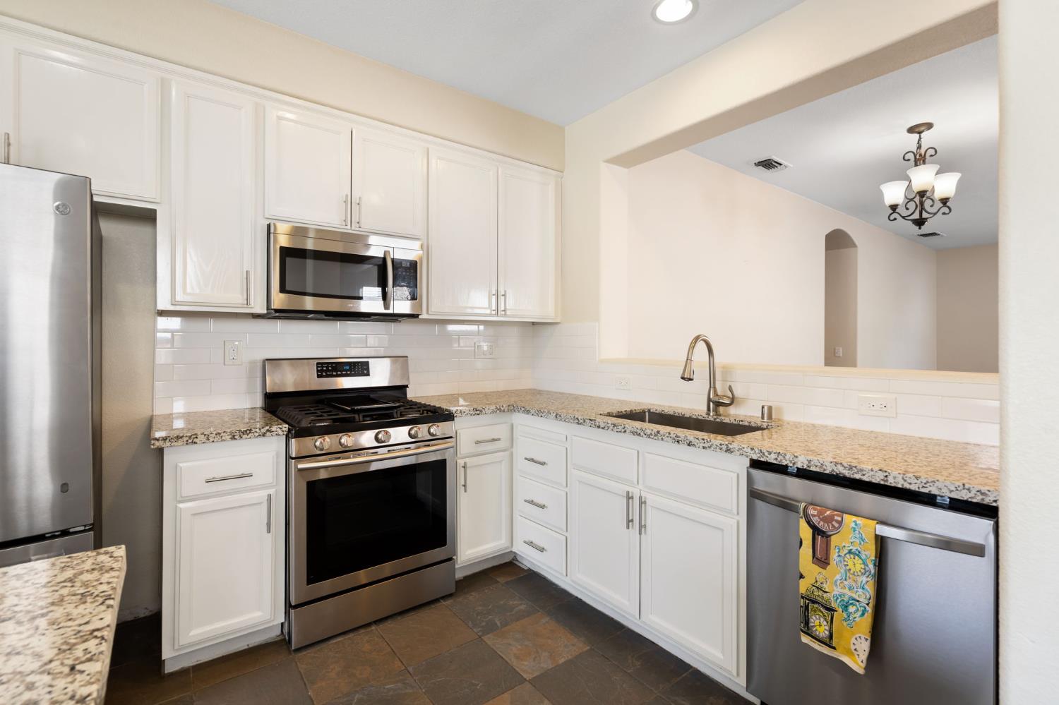 Detail Gallery Image 7 of 23 For 6530 Mystery Mountain Way, Rocklin,  CA 95765 - 3 Beds | 2 Baths