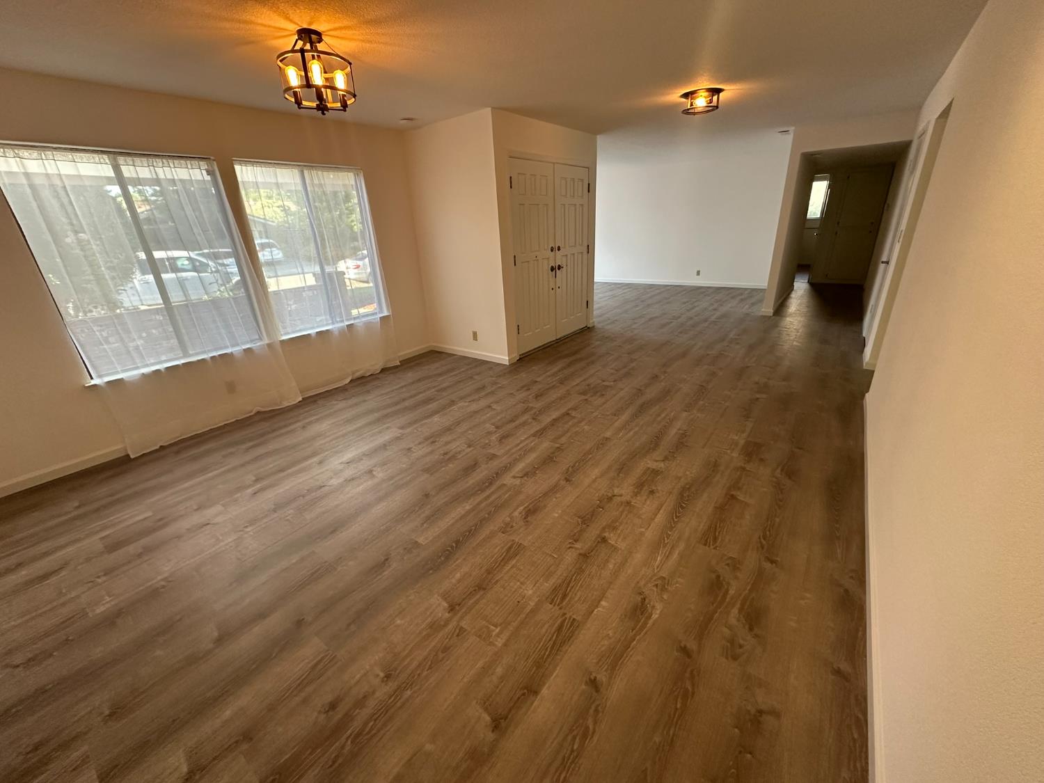 Detail Gallery Image 5 of 28 For 4408 San Ramon Dr, Davis,  CA 95618 - 4 Beds | 2/1 Baths