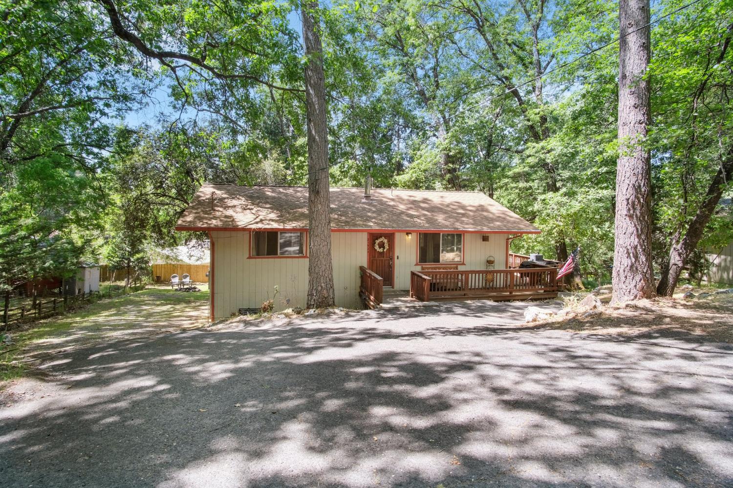 Detail Gallery Image 2 of 25 For 21924 Feather River Dr, Sonora,  CA 95370 - 2 Beds | 1 Baths