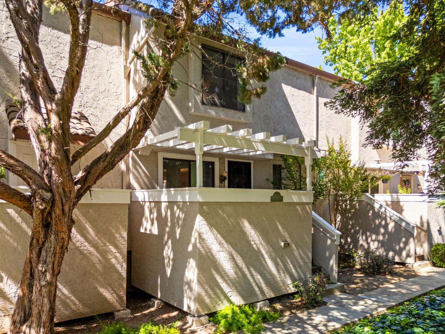 Detail Gallery Image 3 of 41 For 3124 Swallows Nest Dr, Sacramento,  CA 95833 - 2 Beds | 1/1 Baths
