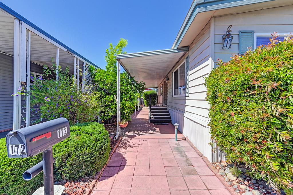 Detail Gallery Image 6 of 46 For 172 Rolling River Ln, Rancho Cordova,  CA 95670 - 2 Beds | 2 Baths