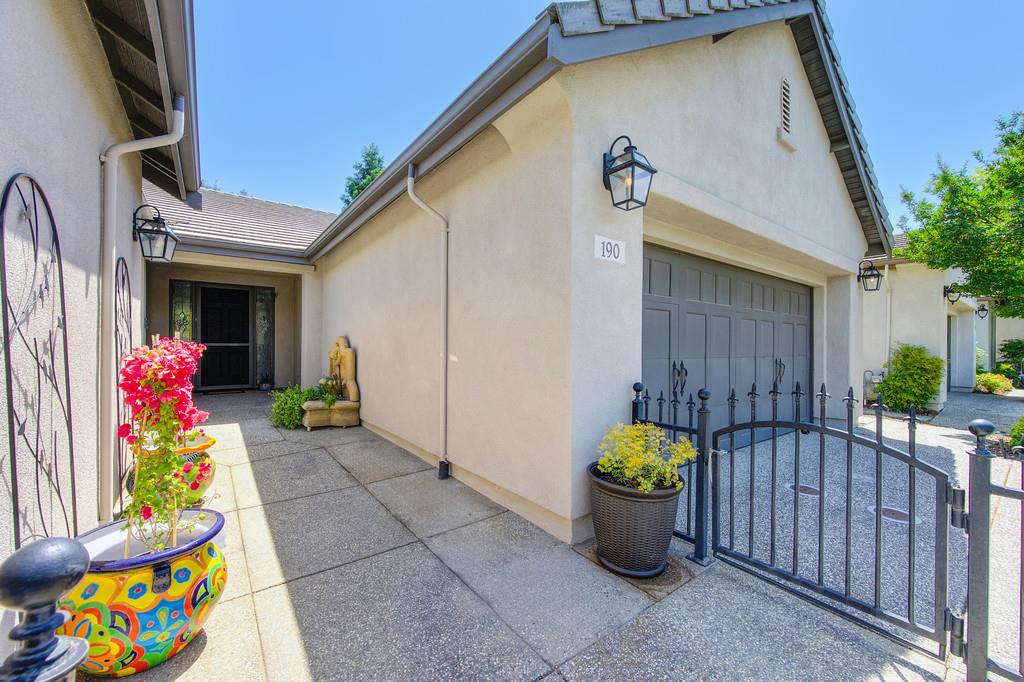 Detail Gallery Image 5 of 99 For 190 Montilla Cir, Sacramento,  CA 95835 - 2 Beds | 2 Baths