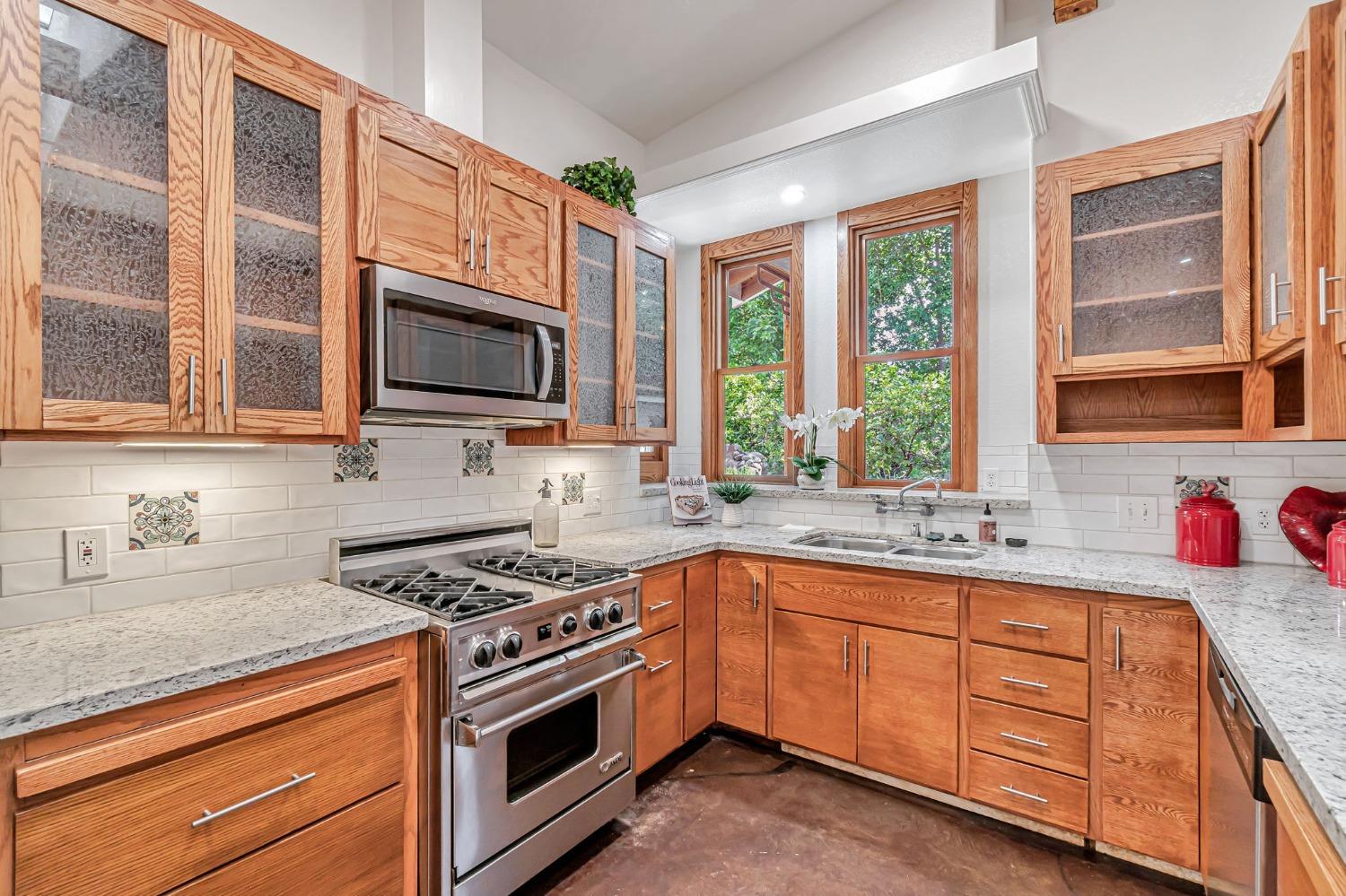 Isabella Avenue, Fair Oaks, California image 15
