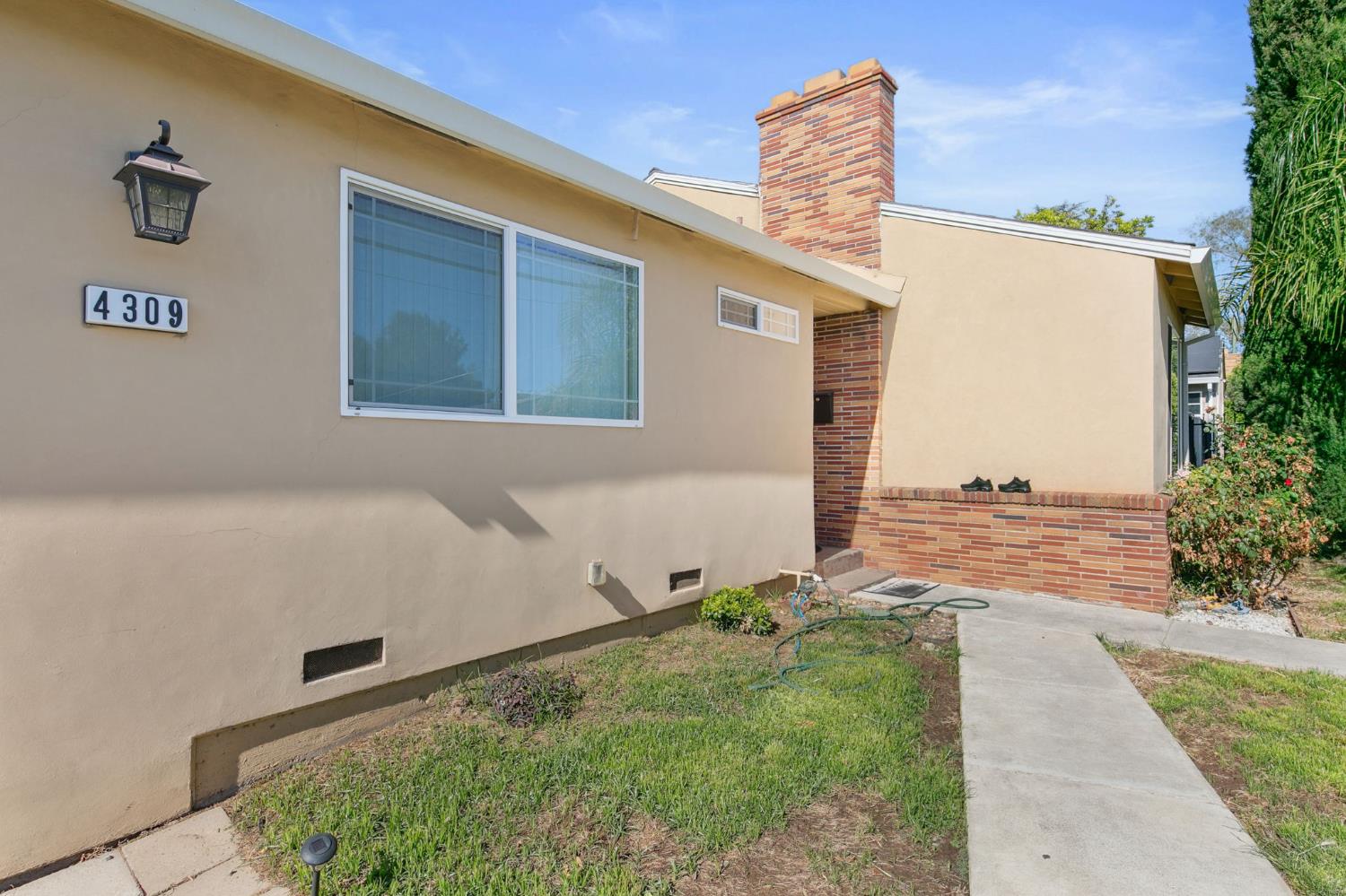 Detail Gallery Image 6 of 37 For 4309 23rd Ave, Sacramento,  CA 95820 - 3 Beds | 1 Baths