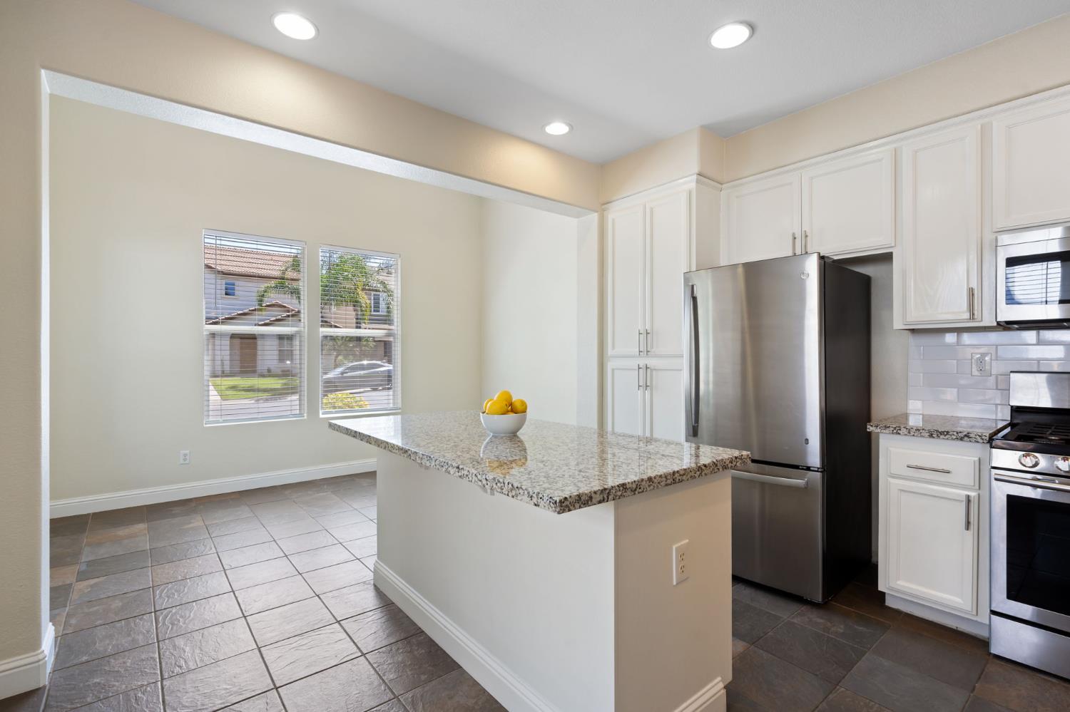 Detail Gallery Image 8 of 23 For 6530 Mystery Mountain Way, Rocklin,  CA 95765 - 3 Beds | 2 Baths