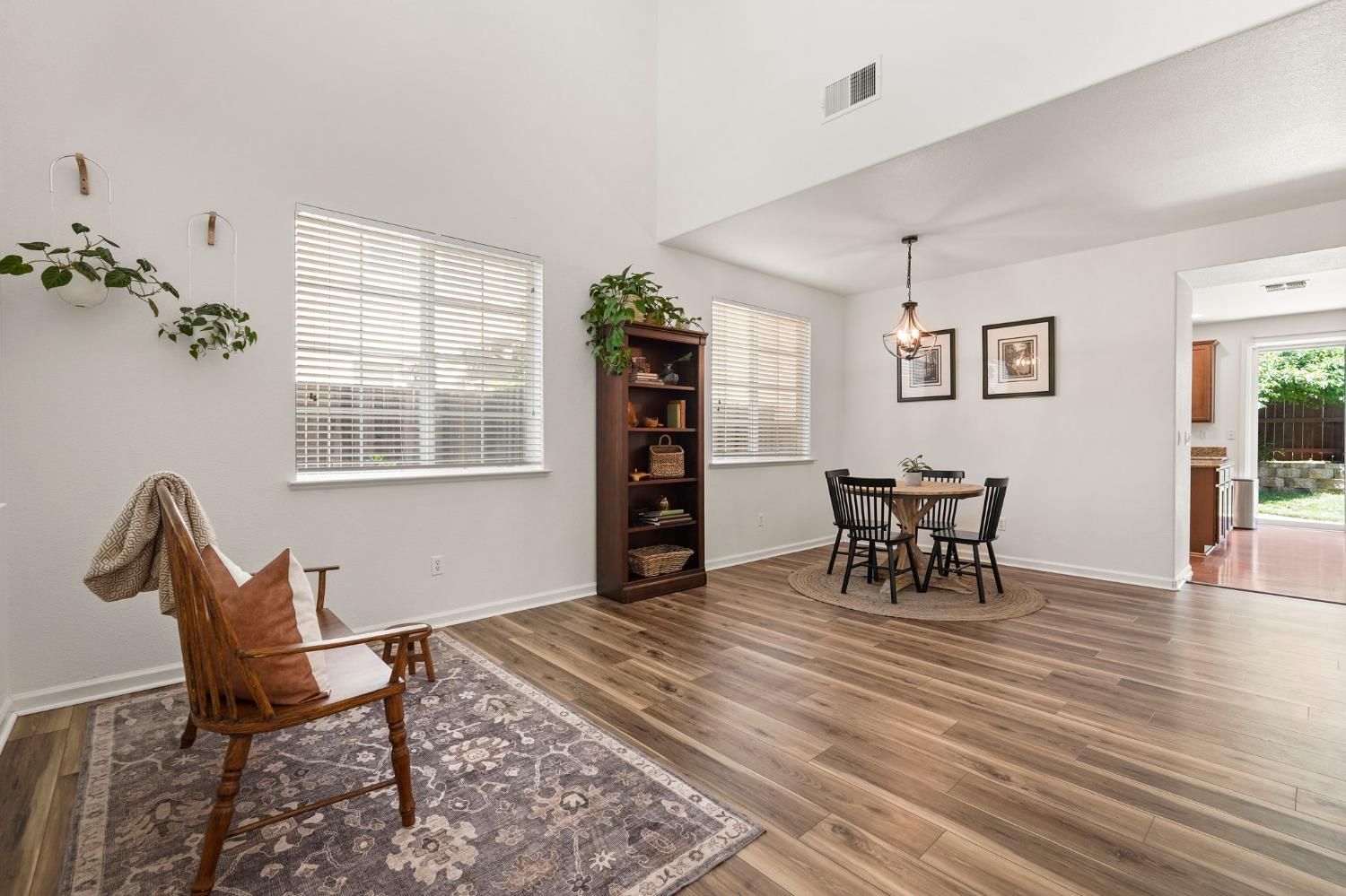 Detail Gallery Image 6 of 48 For 1177 Waverton Ln, Lincoln,  CA 95648 - 4 Beds | 2/1 Baths