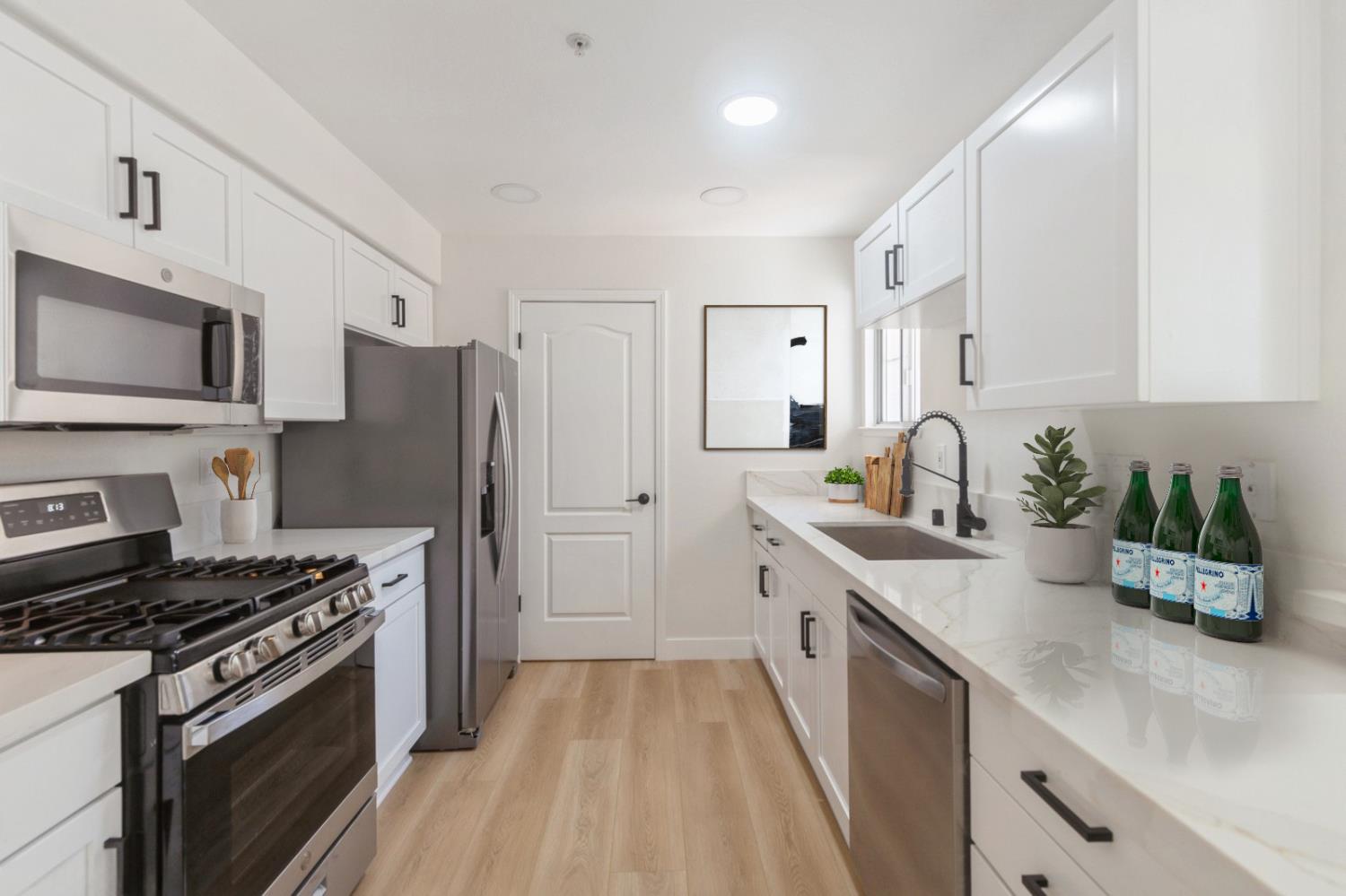 Detail Gallery Image 8 of 48 For 987 Asilomar Ter #2,  Sunnyvale,  CA 94086 - 2 Beds | 2/1 Baths