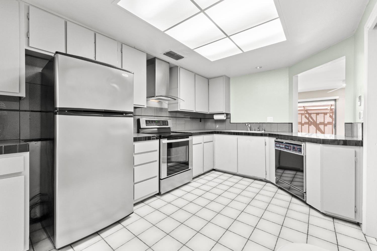 Detail Gallery Image 9 of 41 For 3124 Swallows Nest Dr, Sacramento,  CA 95833 - 2 Beds | 1/1 Baths