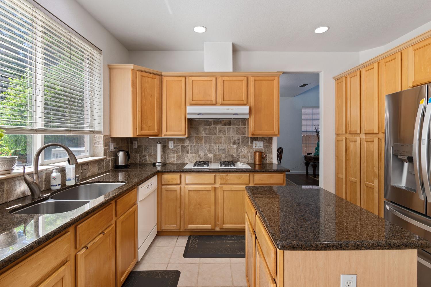 Detail Gallery Image 12 of 42 For 1045 Callander Way, Folsom,  CA 95630 - 4 Beds | 2/1 Baths