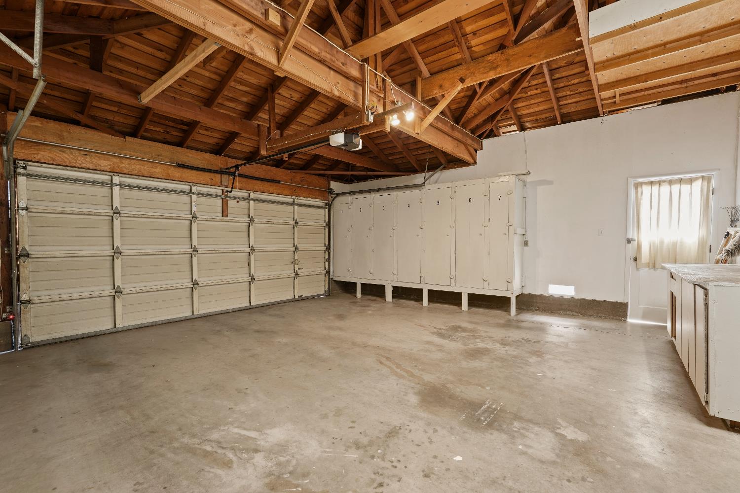 Detail Gallery Image 29 of 39 For 6400 Scenic Oak Ct, Carmichael,  CA 95608 - 4 Beds | 2/1 Baths