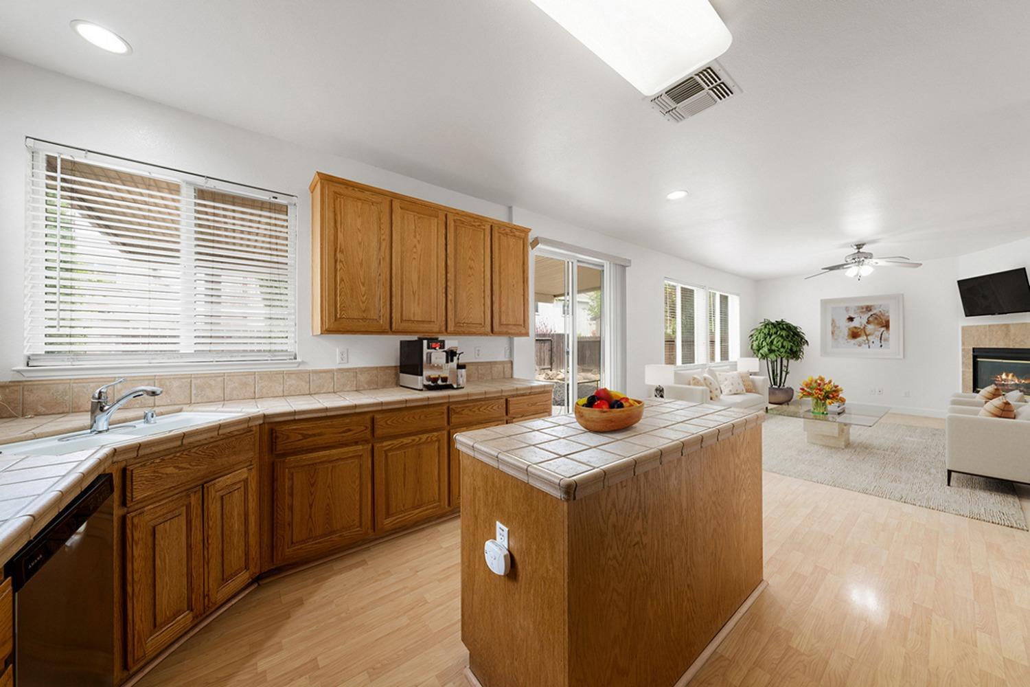 Detail Gallery Image 15 of 54 For 1510 Cedarbrook Rd, West Sacramento,  CA 95691 - 4 Beds | 3 Baths