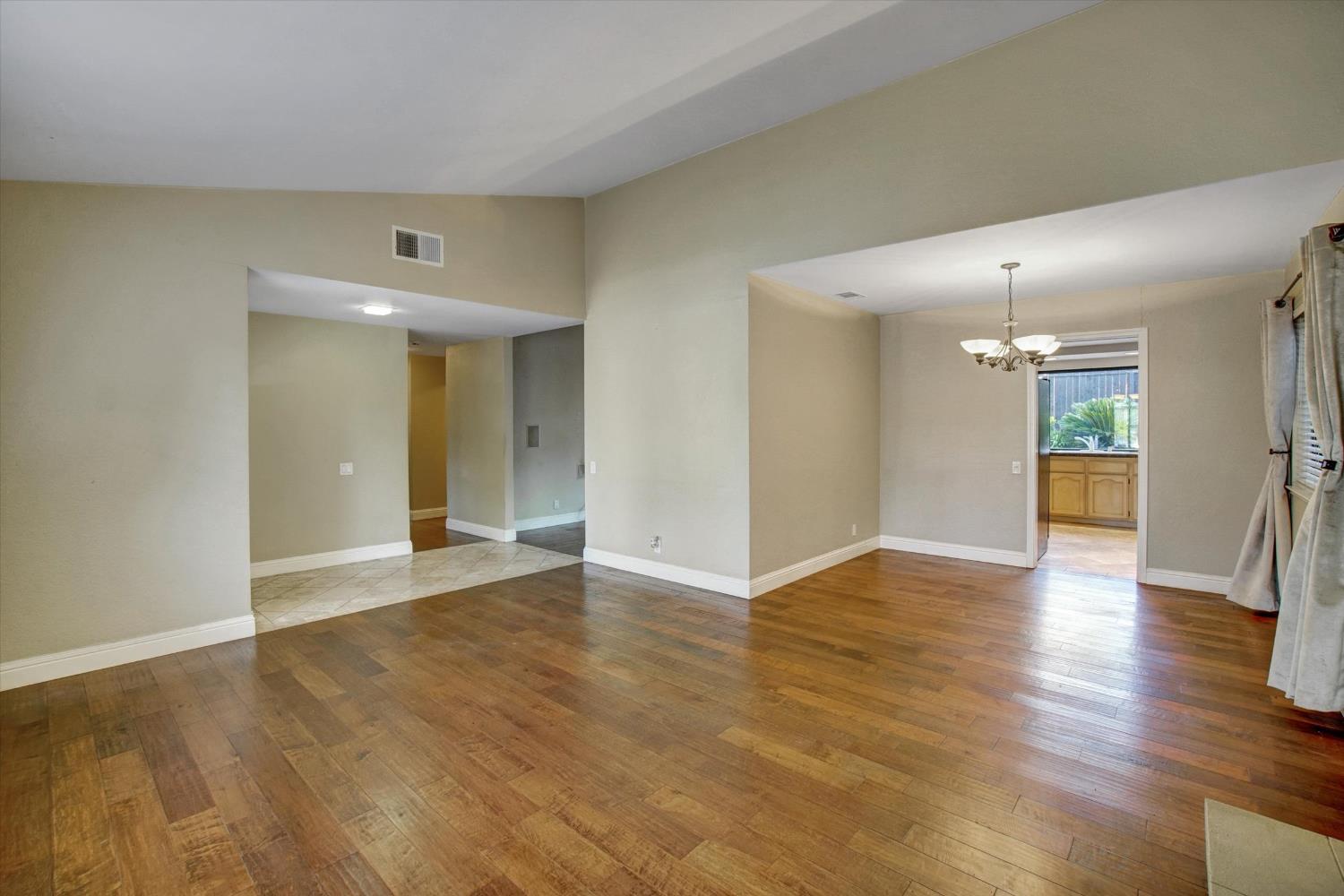 Detail Gallery Image 9 of 49 For 11161 Utopia River Ct, Rancho Cordova,  CA 95670 - 3 Beds | 2 Baths