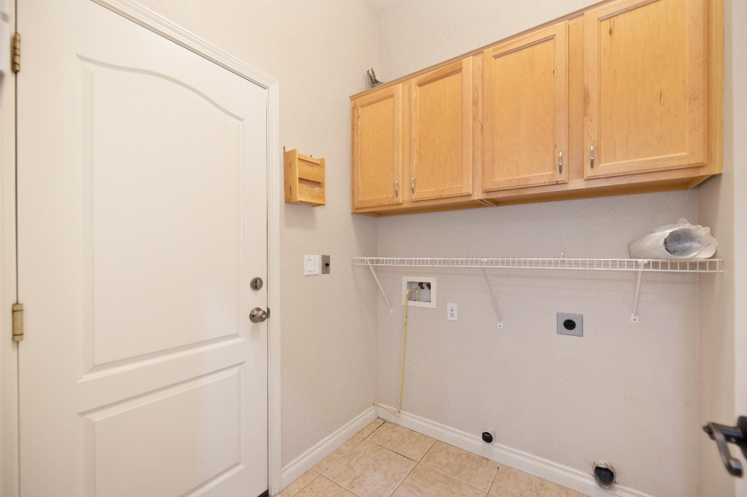 Detail Gallery Image 28 of 44 For 12040 Gold Arbor Ln, Gold River,  CA 95670 - 3 Beds | 2 Baths