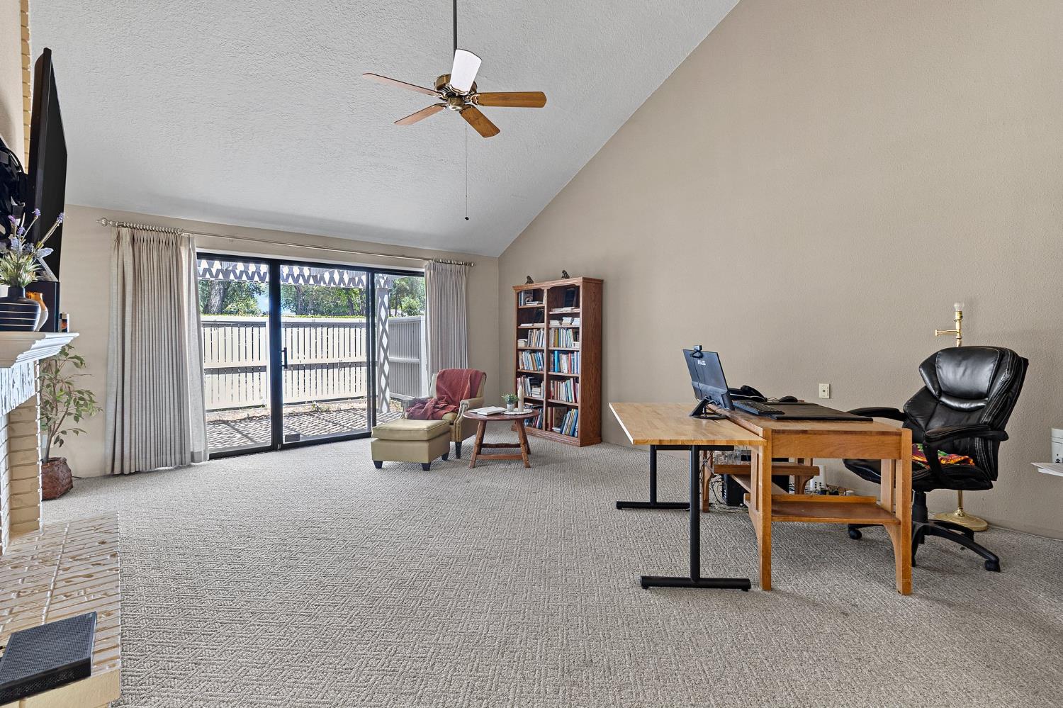 Detail Gallery Image 5 of 28 For 290 W Rumble Rd a,  Modesto,  CA 95350 - 2 Beds | 2 Baths