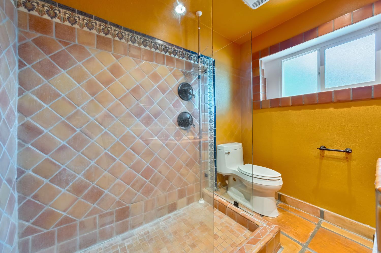 Detail Gallery Image 19 of 32 For 1660 La Playa Way, Sacramento,  CA 95864 - 3 Beds | 1 Baths