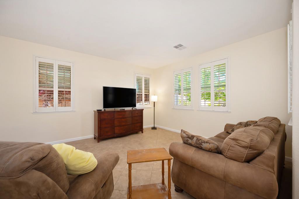 Detail Gallery Image 7 of 71 For 10317 Moura Ct, Elk Grove,  CA 95757 - 4 Beds | 2/1 Baths