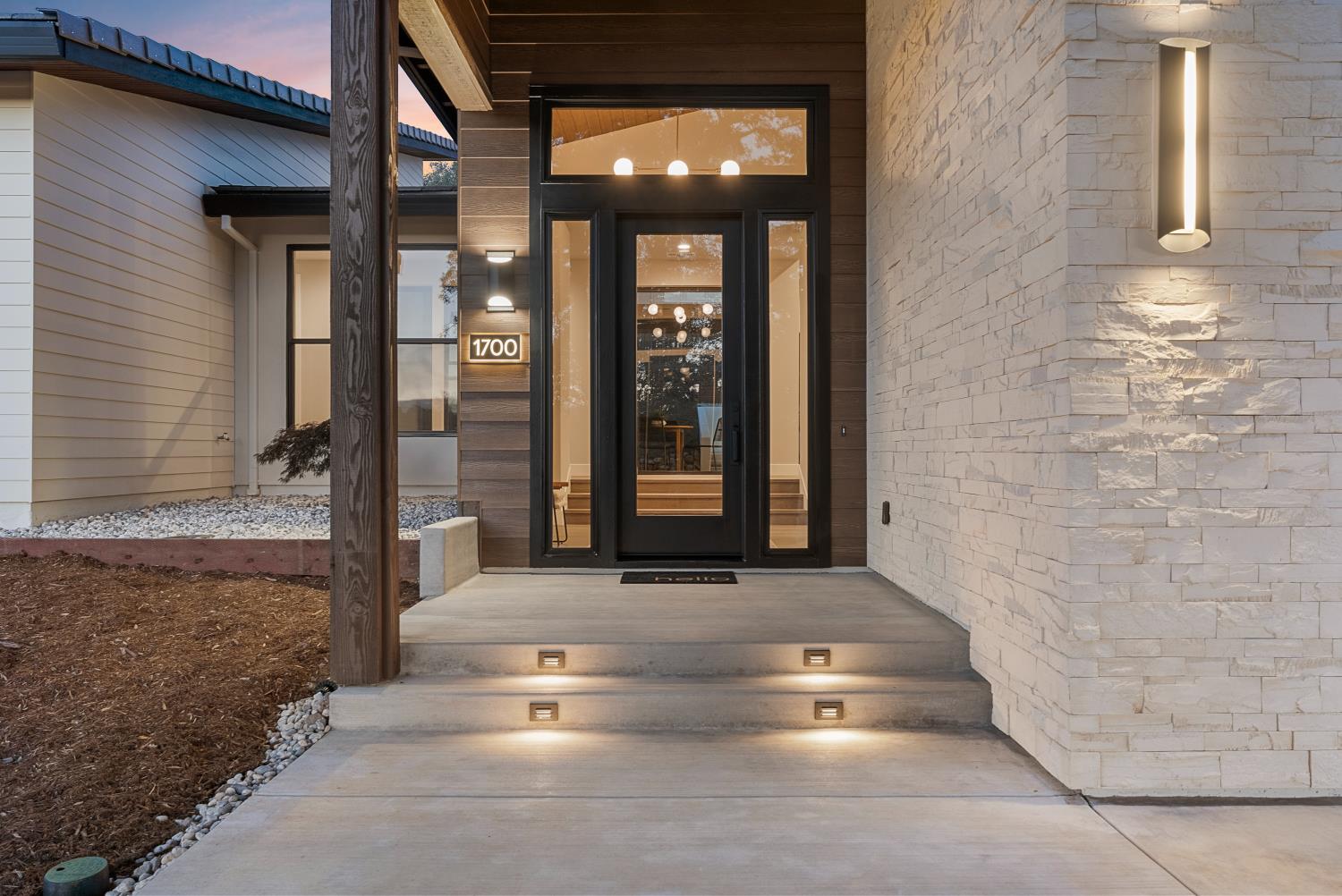 Detail Gallery Image 4 of 39 For 1700 Ridgeview Cir, Auburn,  CA 95603 - 4 Beds | 3/1 Baths