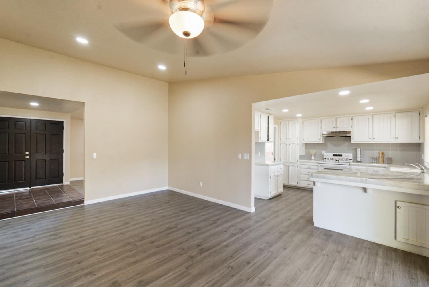 Detail Gallery Image 10 of 21 For 2433 Marguerite Way, Ceres,  CA 95307 - 3 Beds | 2 Baths