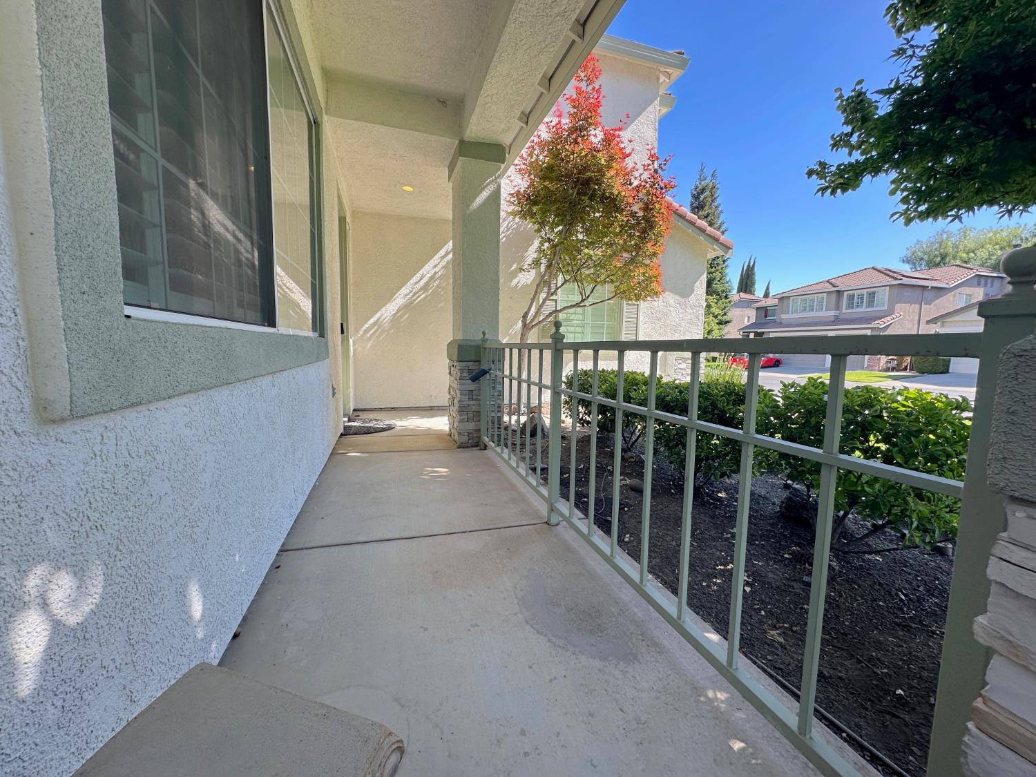 Detail Gallery Image 2 of 35 For 6337 Brook Hollow Cir, Stockton,  CA 95219 - 5 Beds | 3 Baths