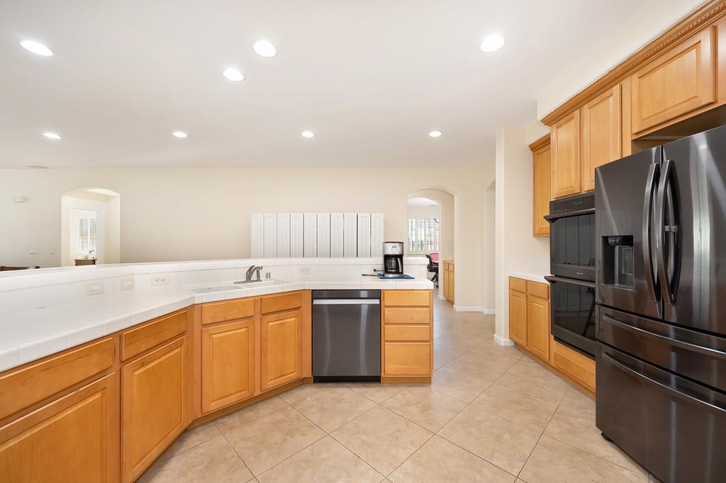 Detail Gallery Image 21 of 71 For 10317 Moura Ct, Elk Grove,  CA 95757 - 4 Beds | 2/1 Baths
