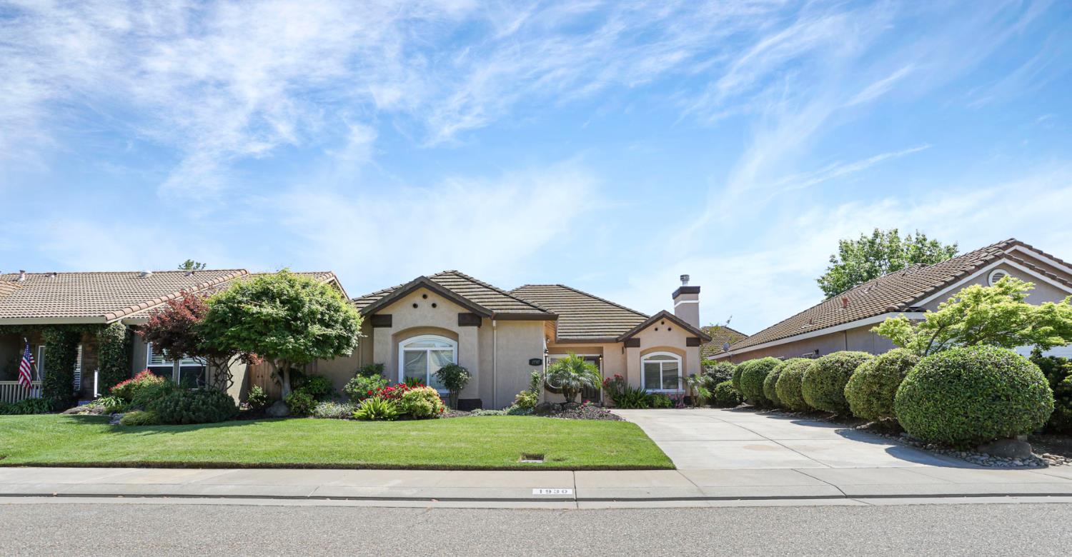 Detail Gallery Image 3 of 41 For 1930 Crystalwood Ln, Lodi,  CA 95242 - 3 Beds | 2 Baths