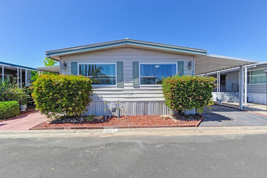 Detail Gallery Image 1 of 46 For 172 Rolling River Ln, Rancho Cordova,  CA 95670 - 2 Beds | 2 Baths