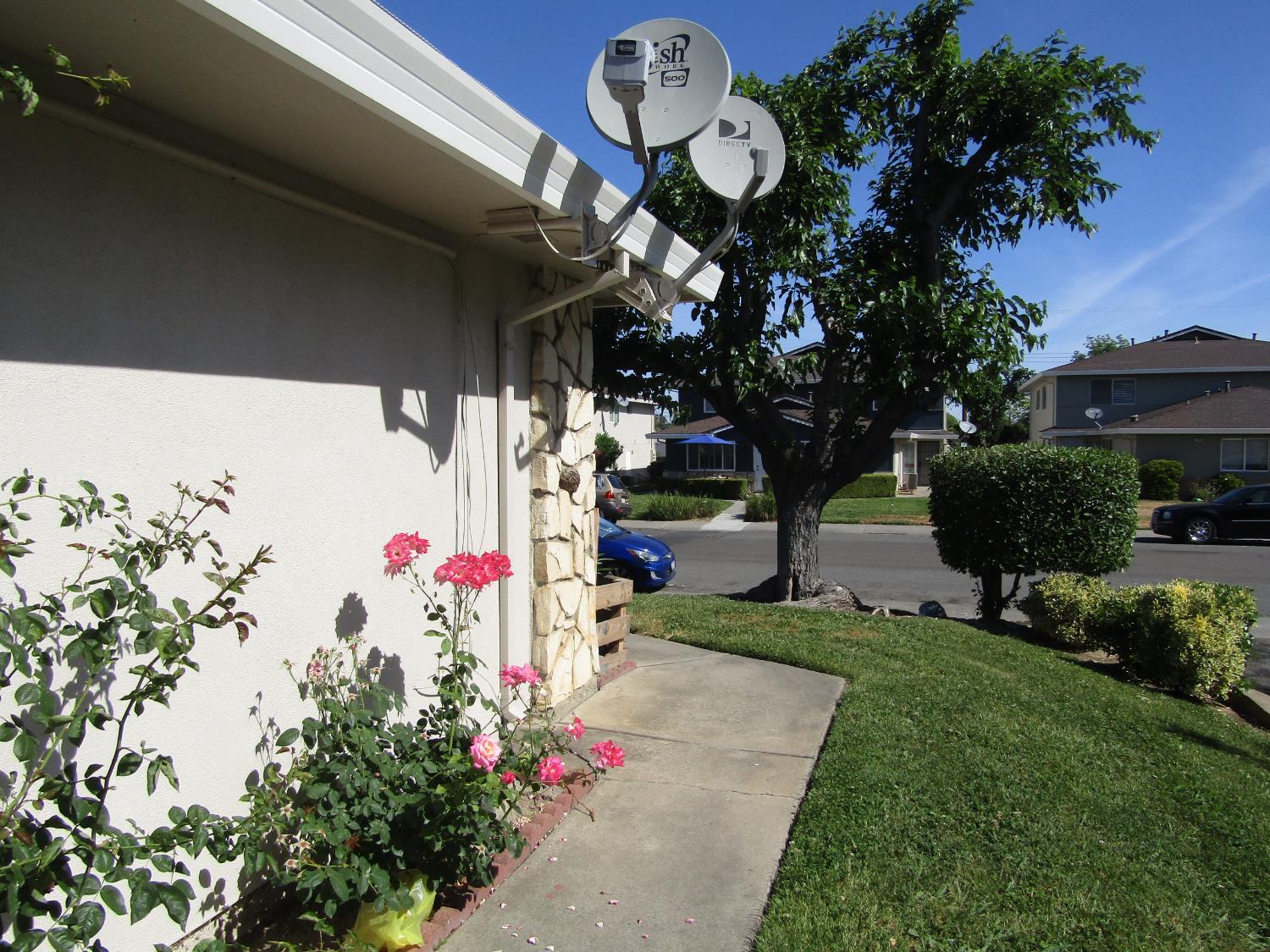 Detail Gallery Image 3 of 22 For 4524 Greenholme Dr #2,  Sacramento,  CA 95842 - 2 Beds | 1 Baths