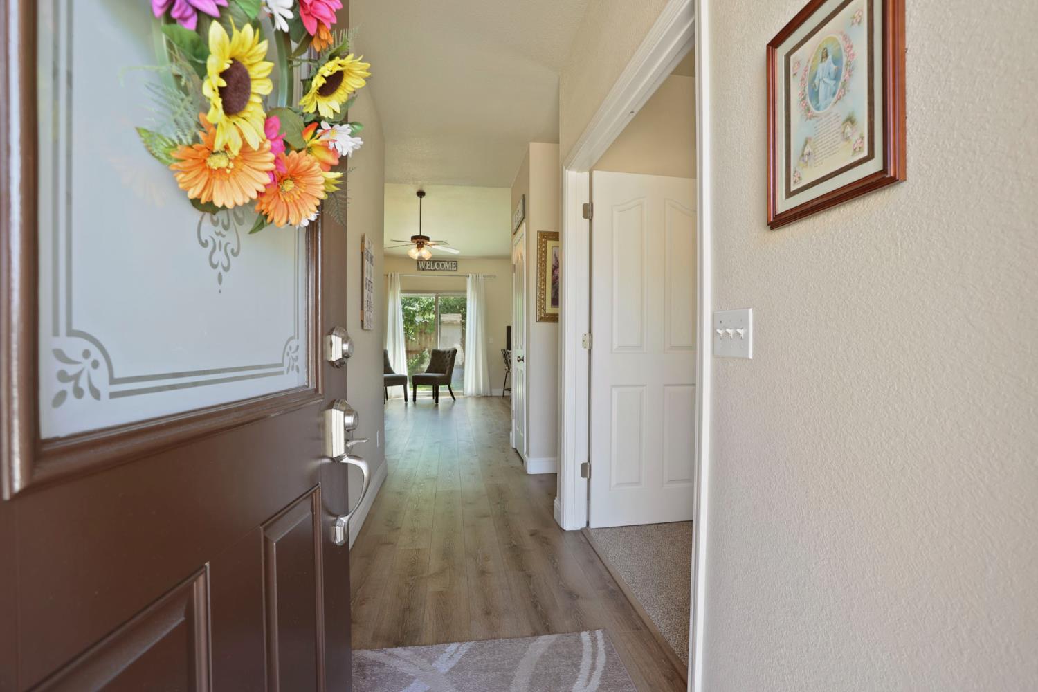Detail Gallery Image 7 of 41 For 1930 Crystalwood Ln, Lodi,  CA 95242 - 3 Beds | 2 Baths
