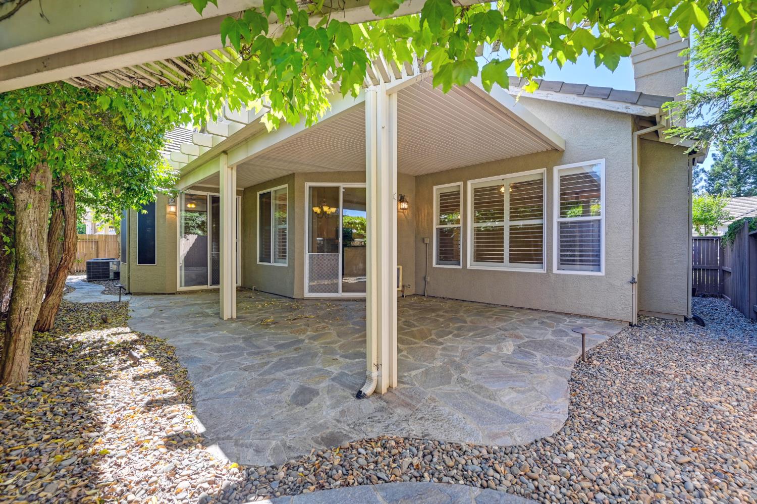 Detail Gallery Image 40 of 44 For 12040 Gold Arbor Ln, Gold River,  CA 95670 - 3 Beds | 2 Baths