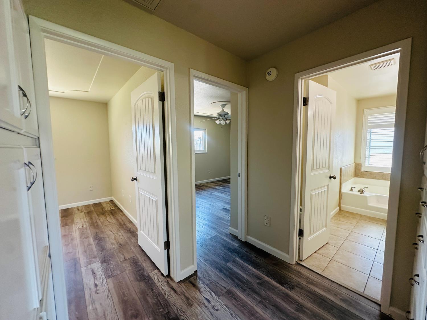 Detail Gallery Image 20 of 41 For 553 Manor Oak Pl, Manteca,  CA 95336 - 4 Beds | 3 Baths