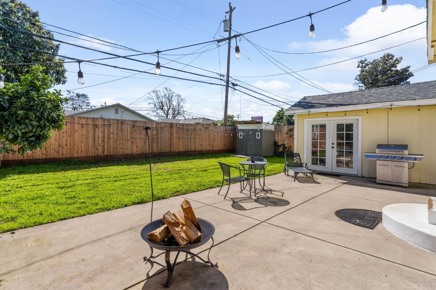 Detail Gallery Image 25 of 31 For 2052 Elmwood Ave, Stockton,  CA 95204 - 2 Beds | 1 Baths