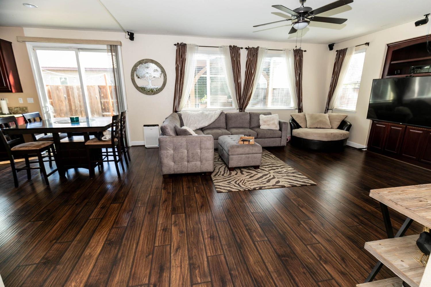 Detail Gallery Image 9 of 37 For 10730 Sand Castle Way, Stockton,  CA 95209 - 4 Beds | 3 Baths