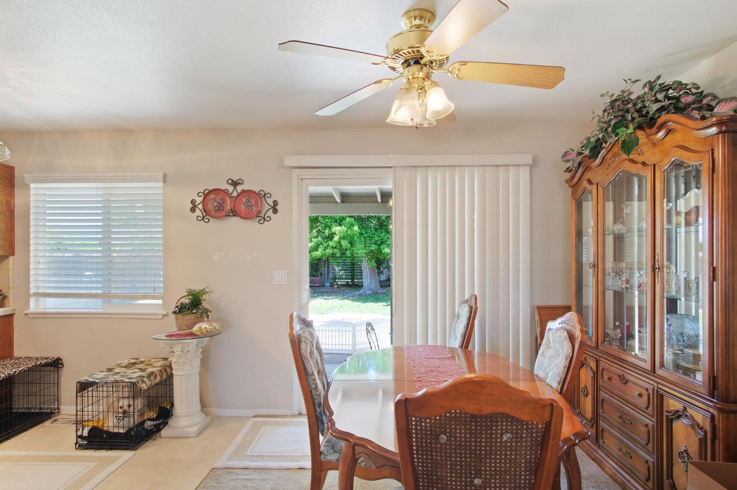Detail Gallery Image 5 of 22 For 2360 Rochelle Ave, Turlock,  CA 95382 - 3 Beds | 2 Baths