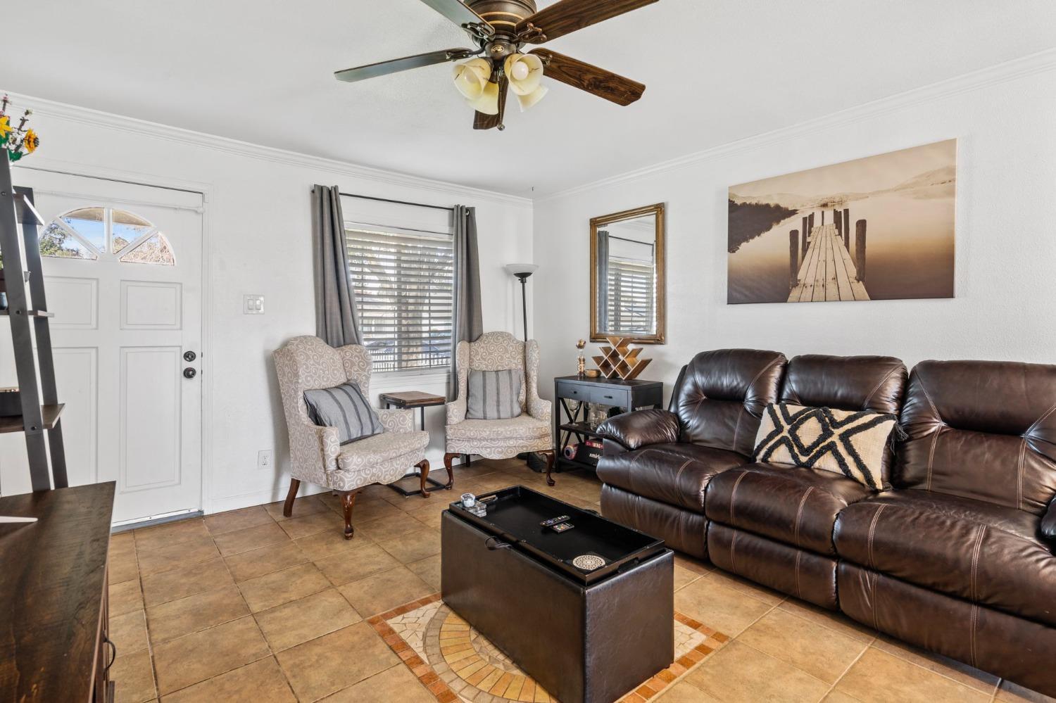 Detail Gallery Image 7 of 31 For 2052 Elmwood Ave, Stockton,  CA 95204 - 2 Beds | 1 Baths