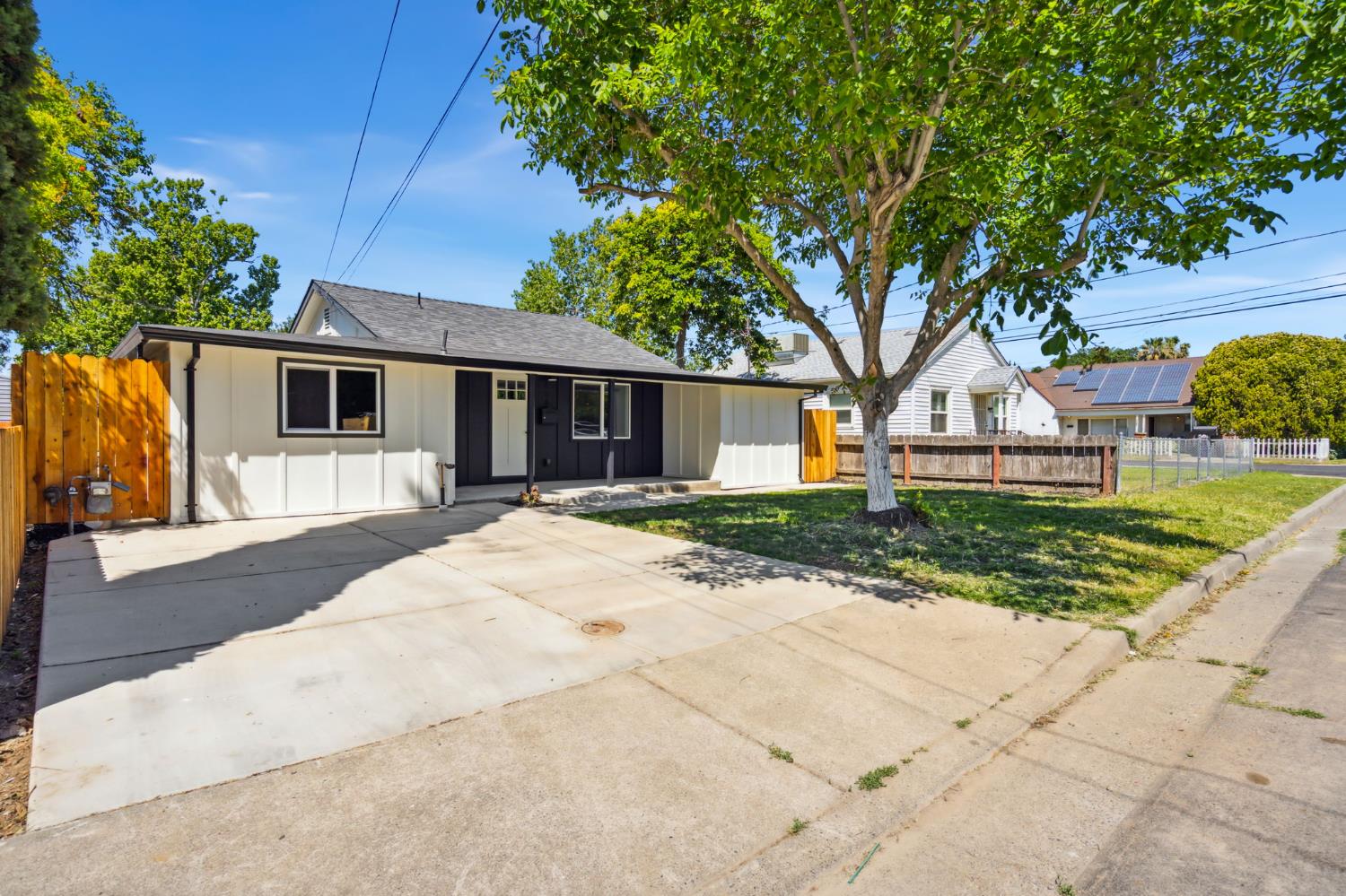 Detail Gallery Image 2 of 27 For 604 Myrtle Ave, West Sacramento,  CA 95605 - 4 Beds | 3 Baths