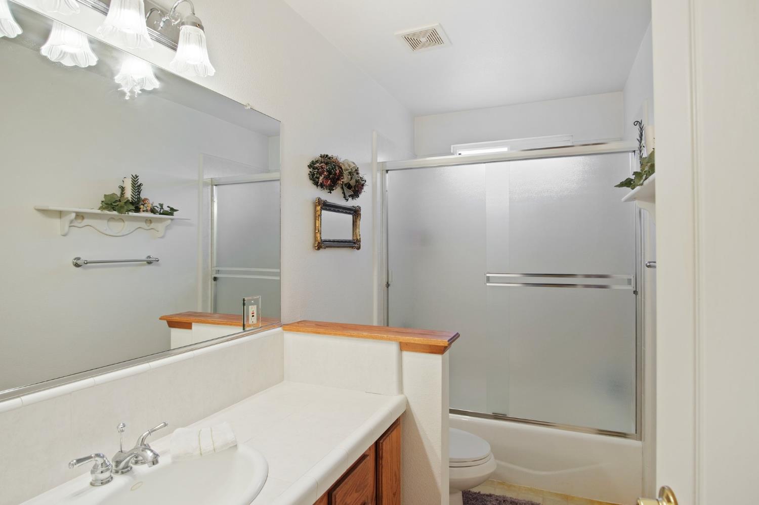 Detail Gallery Image 10 of 22 For 2360 Rochelle Ave, Turlock,  CA 95382 - 3 Beds | 2 Baths