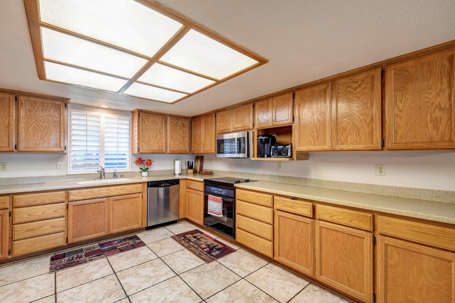 Detail Gallery Image 14 of 51 For 821 Farrell Pl, Woodland,  CA 95695 - 3 Beds | 2/1 Baths