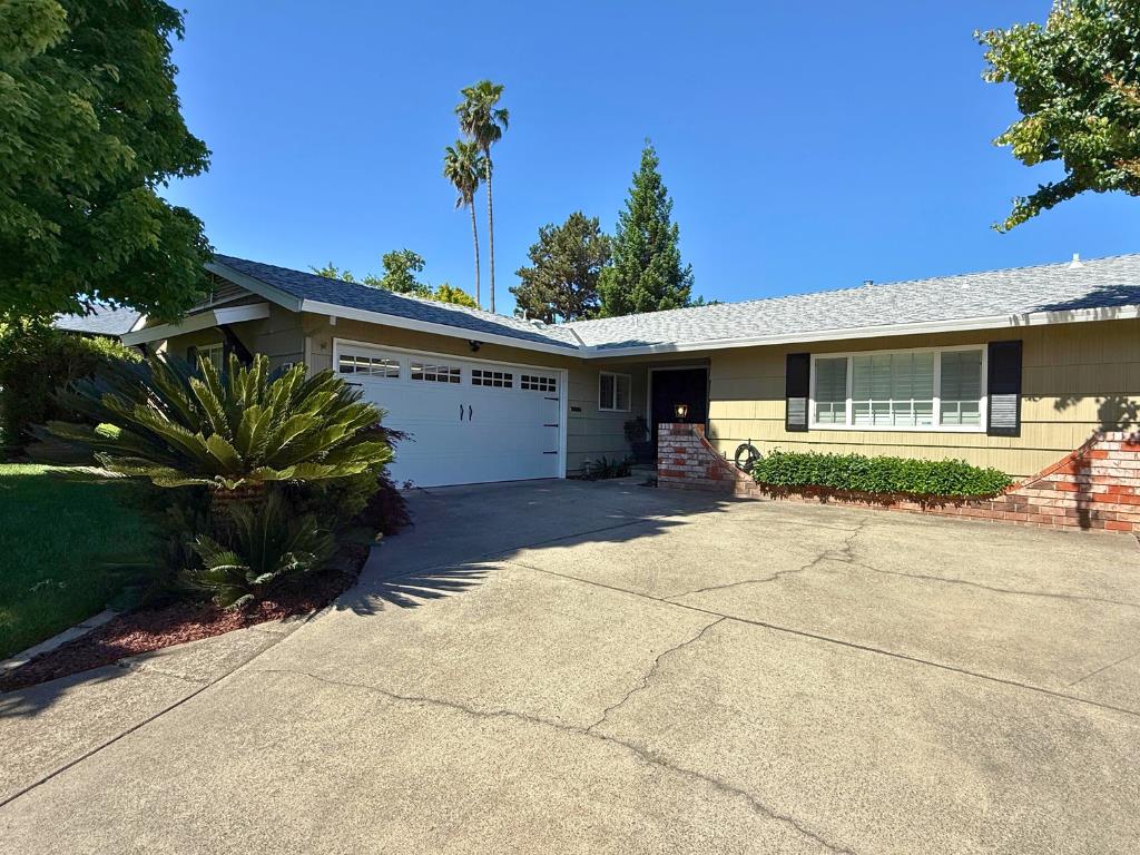 Detail Gallery Image 1 of 38 For 4949 Hillridge Way, Fair Oaks,  CA 95628 - 3 Beds | 2 Baths