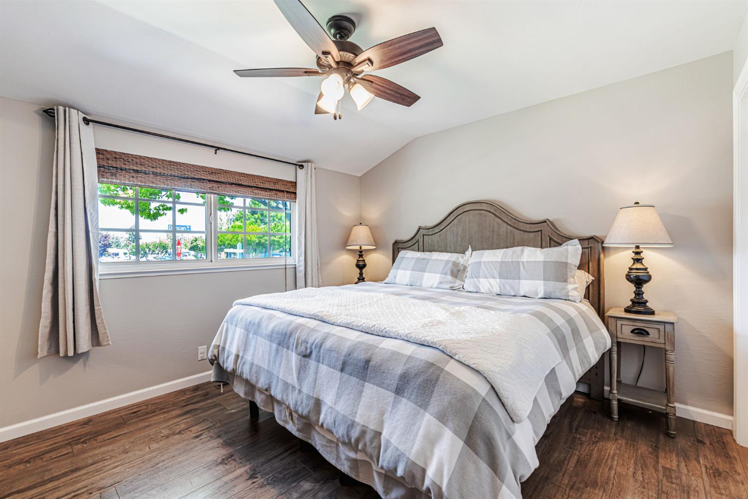 Detail Gallery Image 26 of 42 For 1498 Duncan Dr, Concord,  CA 94521 - 3 Beds | 2 Baths
