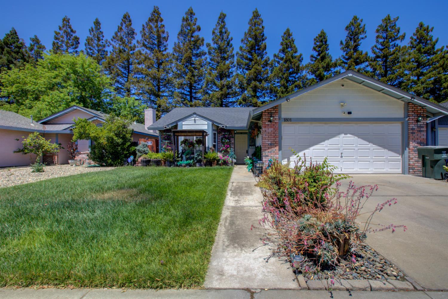 Detail Gallery Image 1 of 38 For 1801 Innsbrook Dr, Modesto,  CA 95350 - 3 Beds | 2 Baths