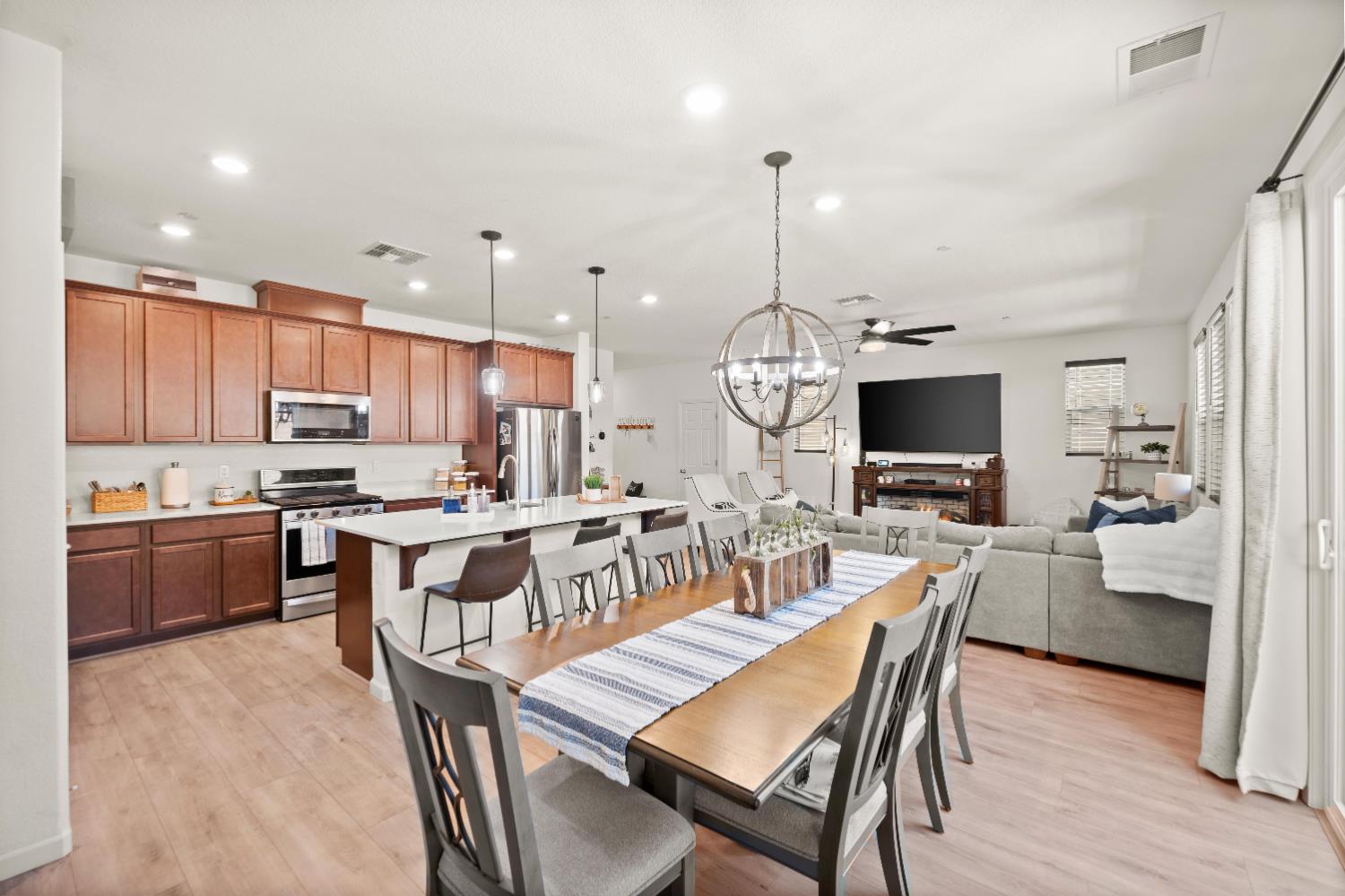 Detail Gallery Image 19 of 55 For 257 Bywell Bridge Cir, Sacramento,  CA 95823 - 3 Beds | 2/1 Baths