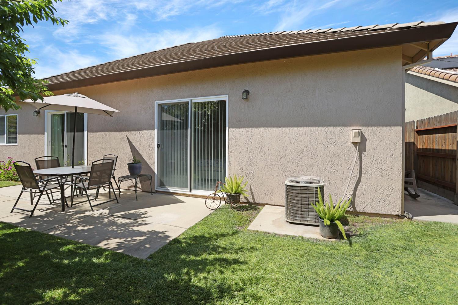 Detail Gallery Image 39 of 41 For 1930 Crystalwood Ln, Lodi,  CA 95242 - 3 Beds | 2 Baths