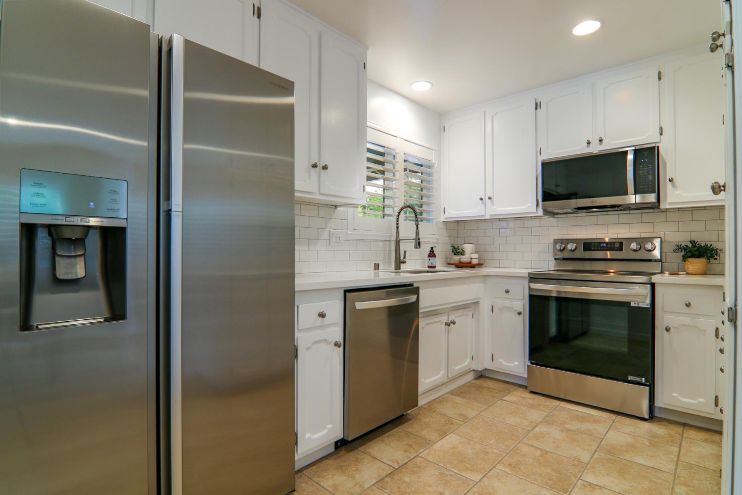 Detail Gallery Image 13 of 38 For 4949 Hillridge Way, Fair Oaks,  CA 95628 - 3 Beds | 2 Baths